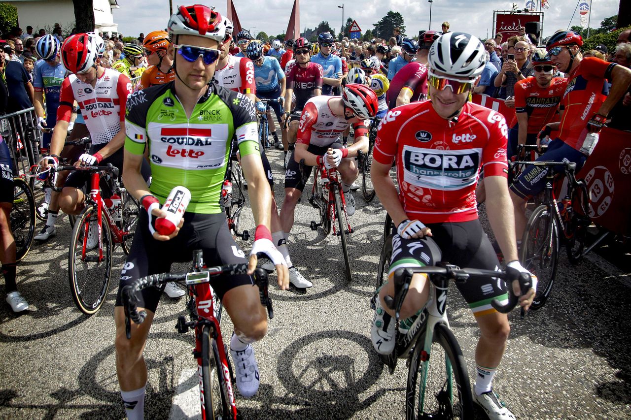 Tim Wellens and Sam Bennett at the start