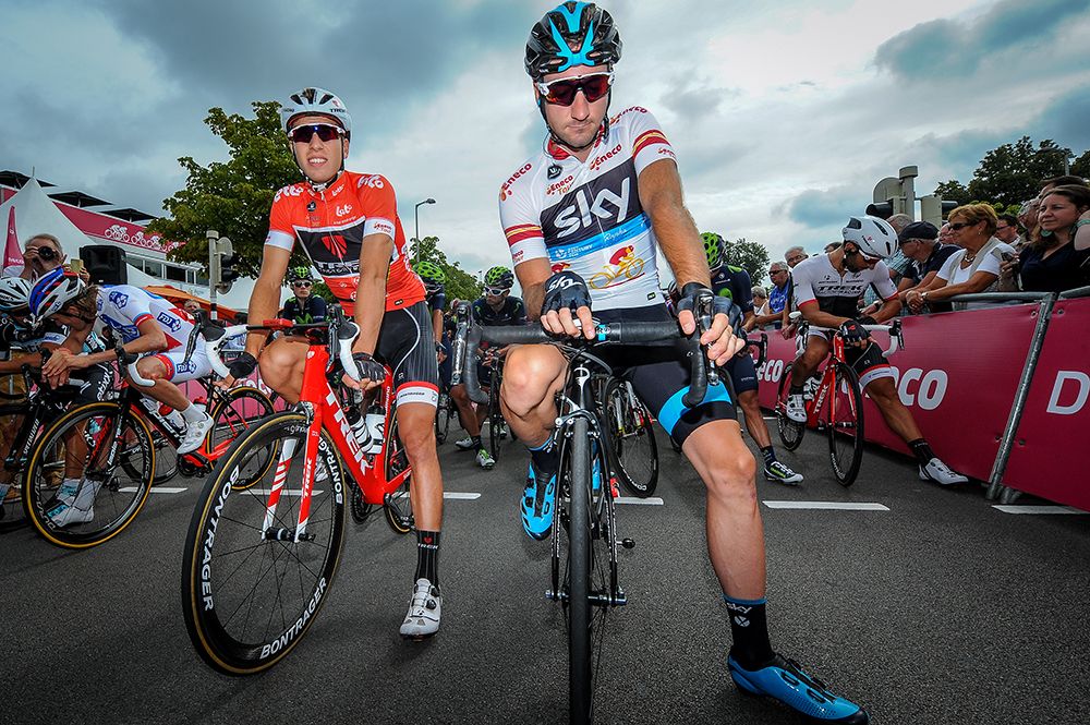 Danny van Poppel and Elia Viviani at the start