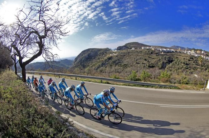 Michele Scarponi and Mikel Landa ride with their new team-mates