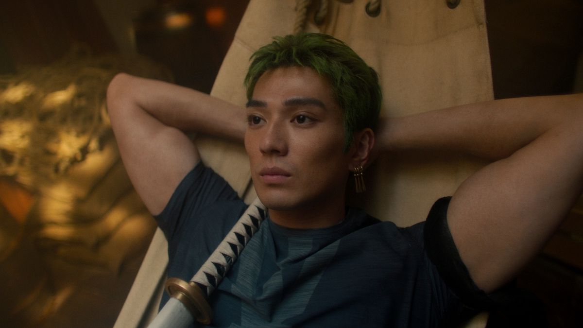 Mackenyu&#039;s Zoro leaning back in hammock in One Piece