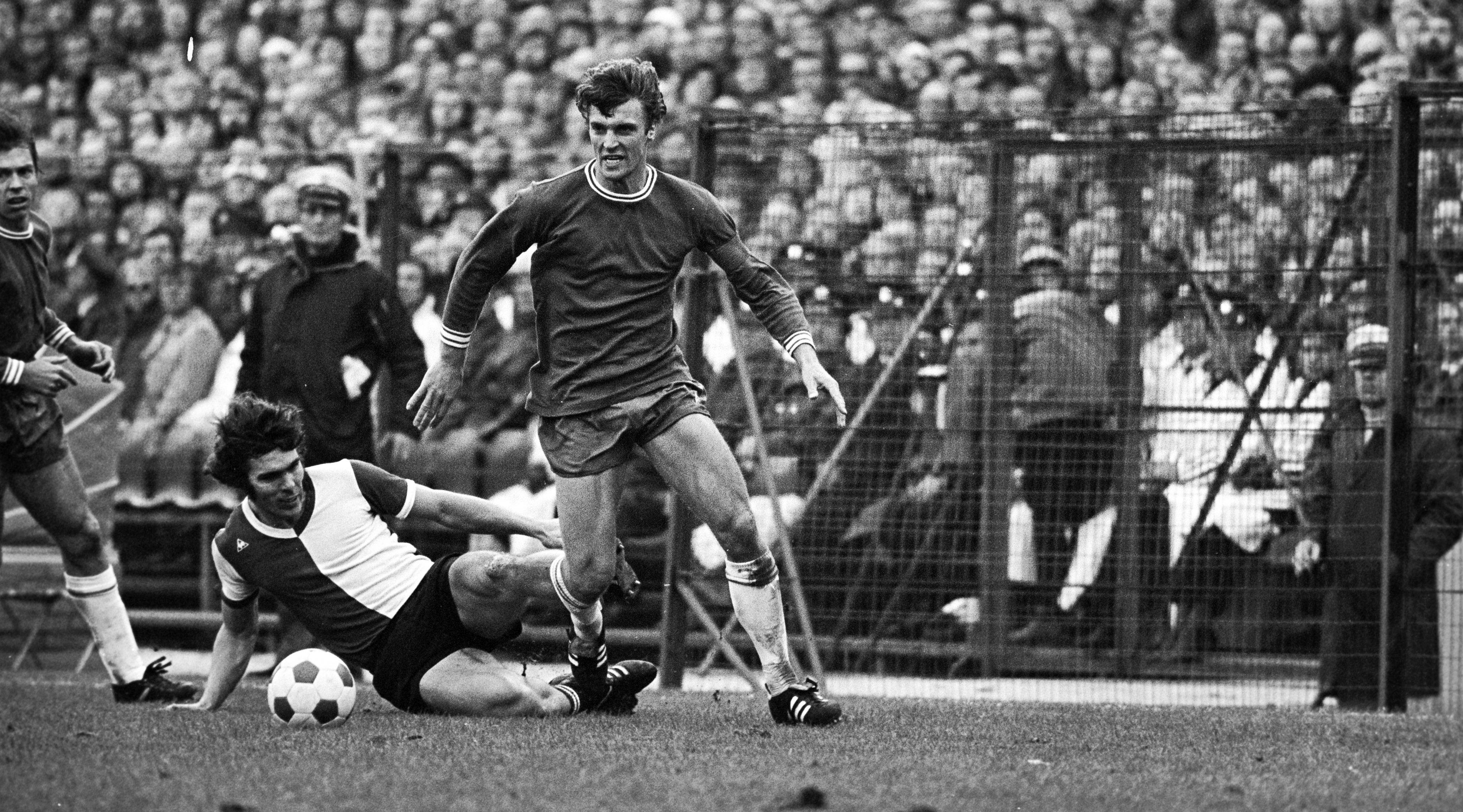 Willem van Hanegem of Feyenoord (R), Ruud Krol of Ajax during the Dutch Eredivisie match between Feyenoord and Ajax Amsterdam on october 27, 1974 in Rotterdam, The Netherlands (Photo by VI Images via Getty Images)