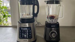 The Philips 5000 Series Blender next to the Tefal Perfectmix