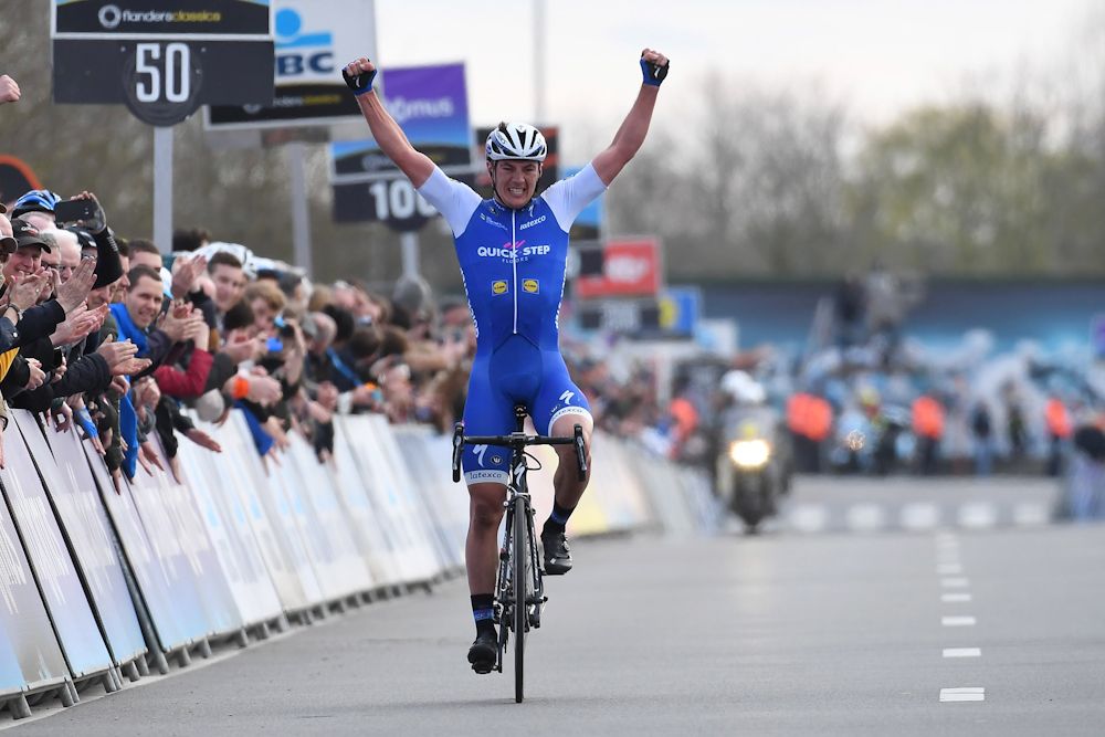 Yves Lampaert win Dwars door Vlaanderen