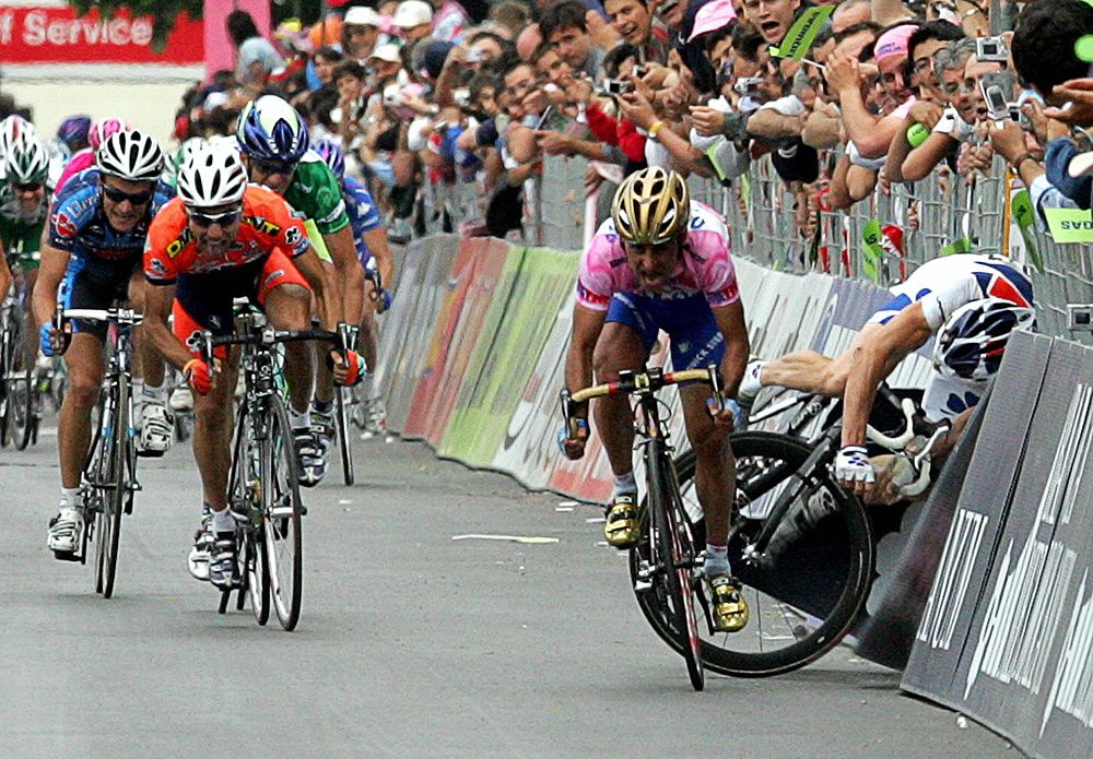 The time Paolo Bettini put Baden Cooke into the barriers