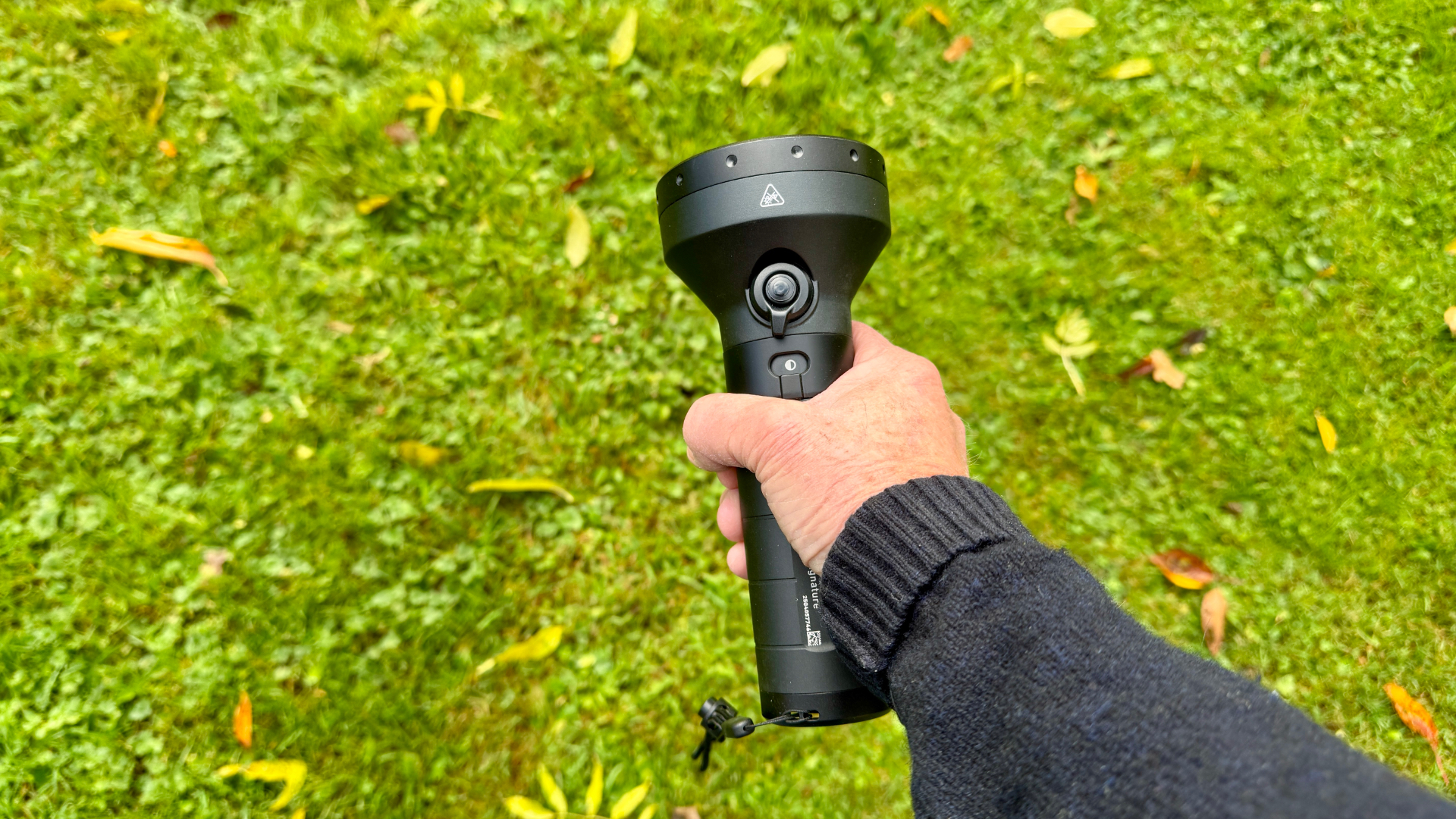 Ledlenser P18R Signature in hand