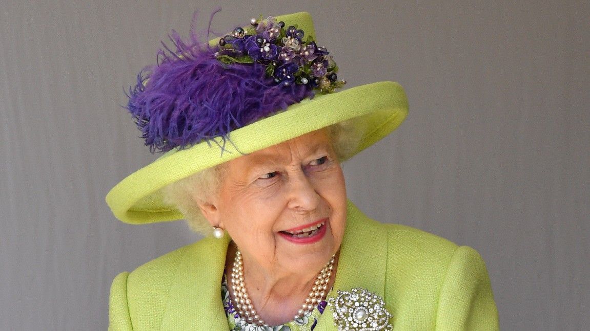 Queen Elizabeth II attends the wedding of Prince Harry to Ms Meghan Markle at St George&#039;s Chapel, Windsor Castle on May 19, 2018 in Windsor