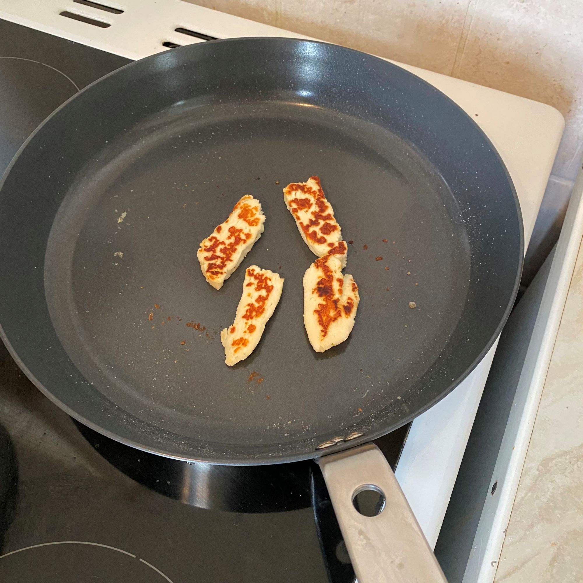 IKEA HEMKOMST frying pan cooking halloumi