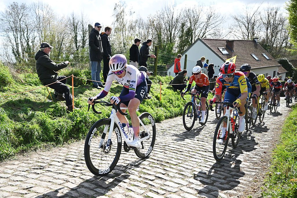 'Something the initial hospital dismissed' – Brodie Chapman out with pelvic fracture after Tour of Flanders crash
