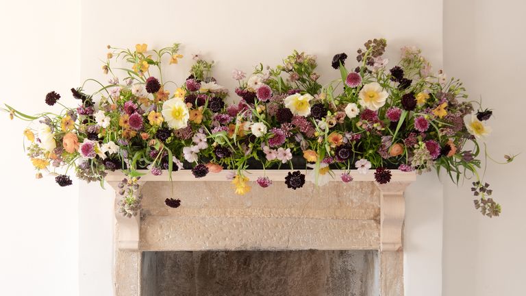 Spring mantel decor ideas – floral mantelpiece styling 