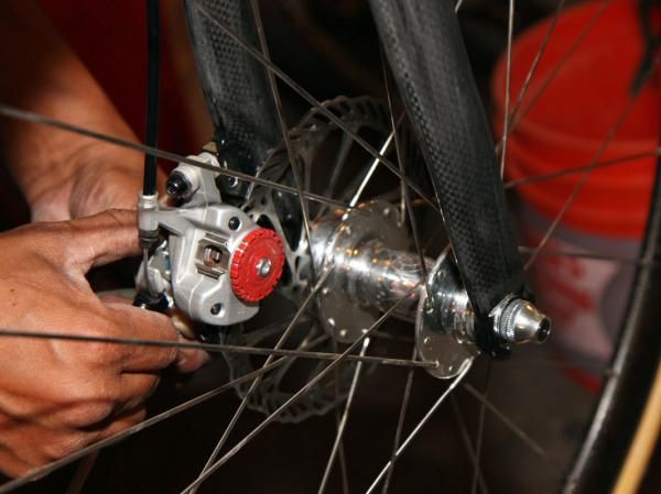 Todd Wells (Specialized) is toying with disc brakes and 'cross already, here with a stock Avid BB7 road caliper bolted on to a Ritchey carbon fork for testing.