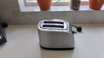 toaster after toothpaste cleaning hack