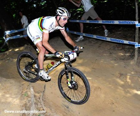 Jos&eacute; Hermida (Multivan Merida Biking Team) flatted