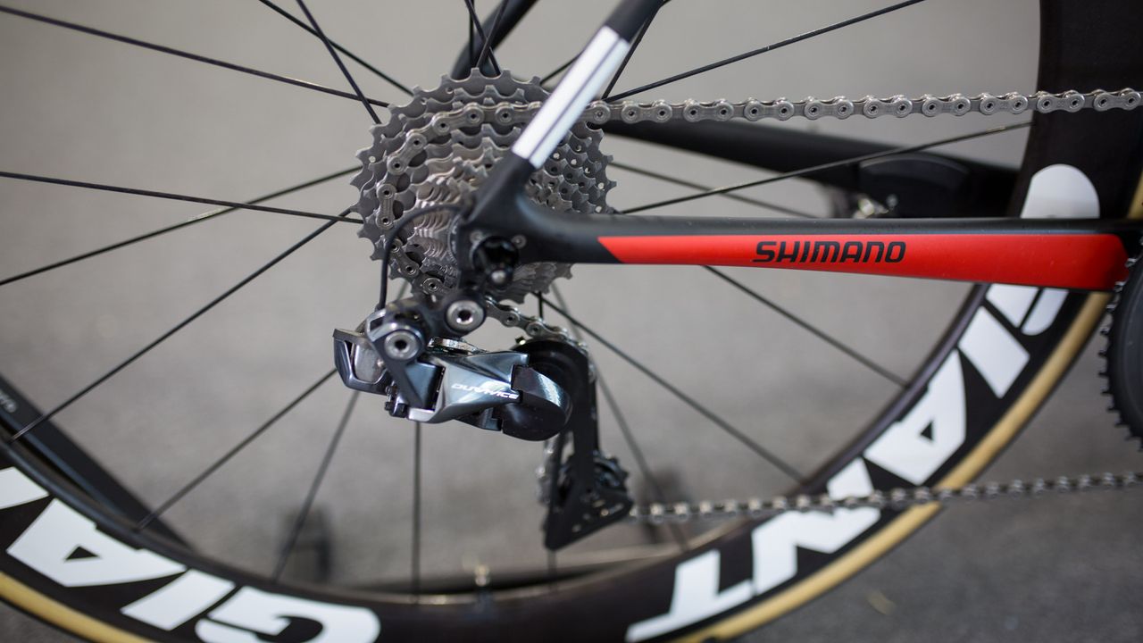 The bike is equipped with a full Shimano Dura-Ace R9150 groupset and an 11-28 cassette