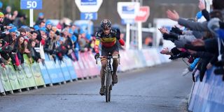 Sven Nys (Crelan-AA Drink) salutes his fans in fifth