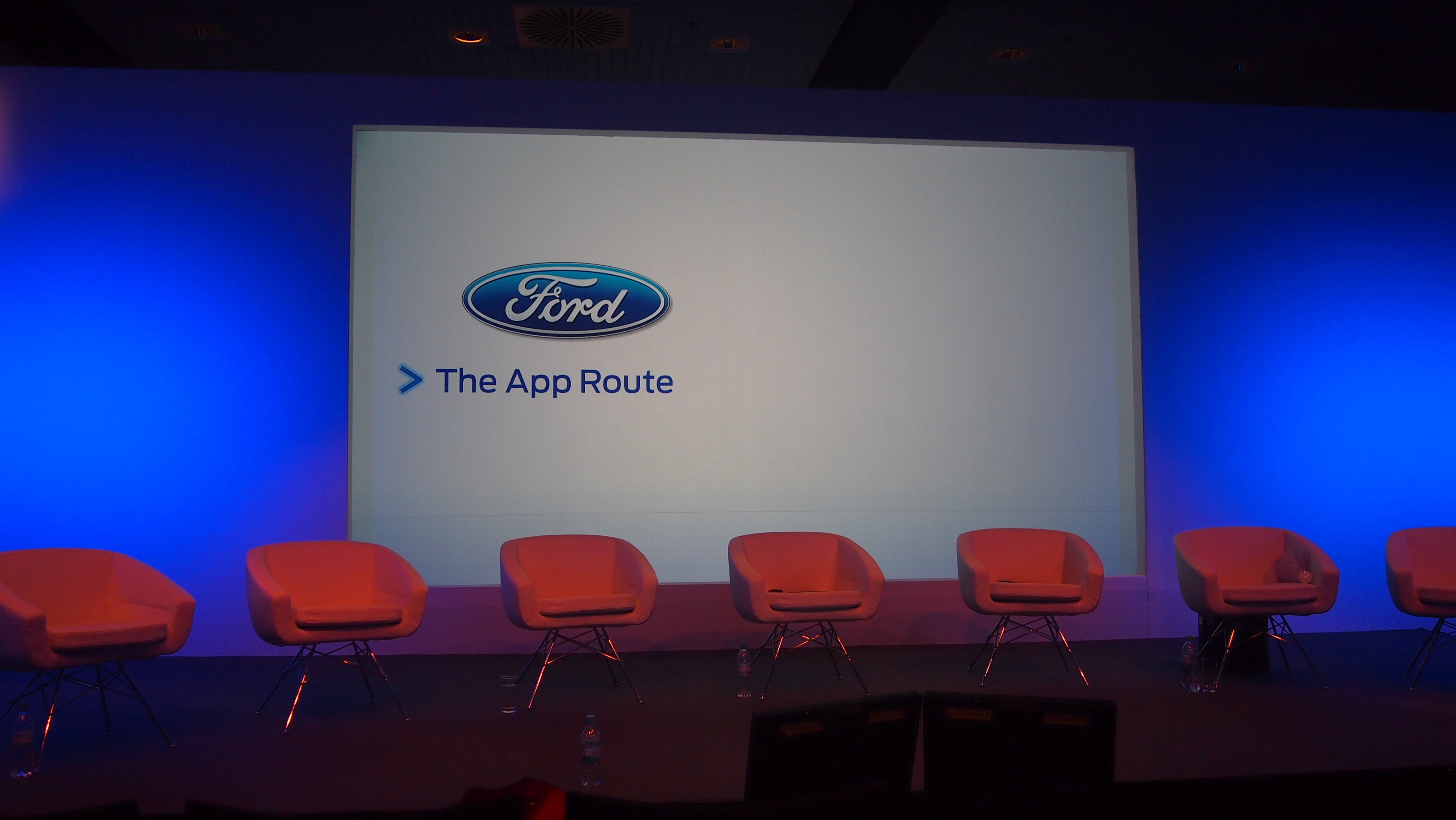 Ford&#039;s automotive AppLink partners line up on stage