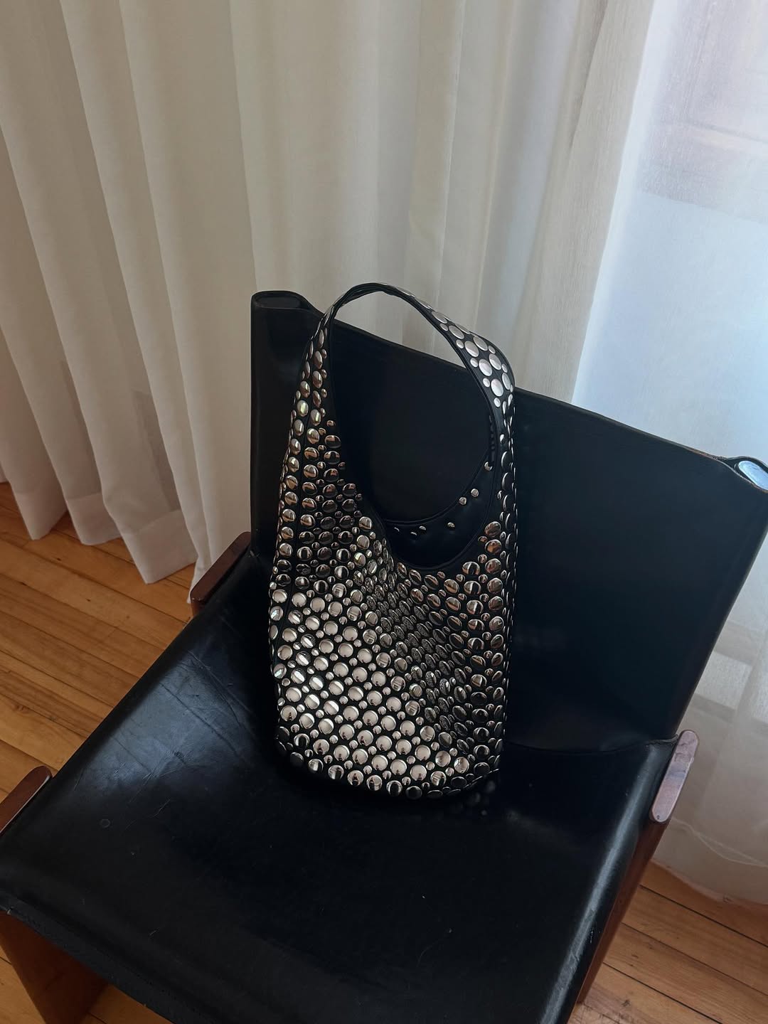 A dotthz stud handbag