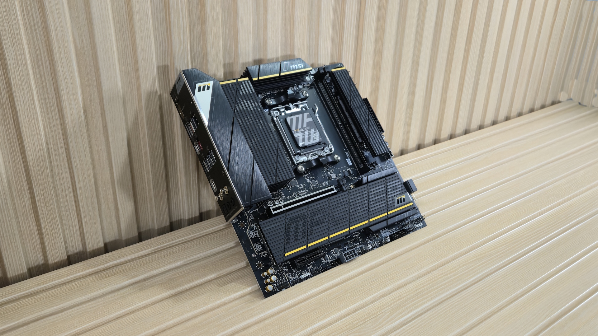 MSI B850 MPower - pictures