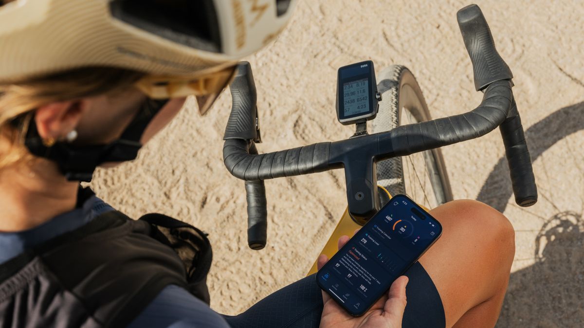 Press photo of the COROS DURA bike computer