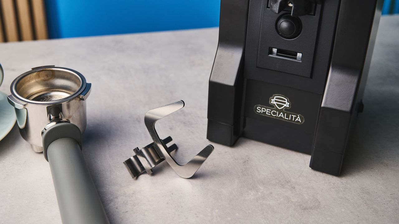 The Eureka Mignon Specialita coffee grinder and hands free fork unattached