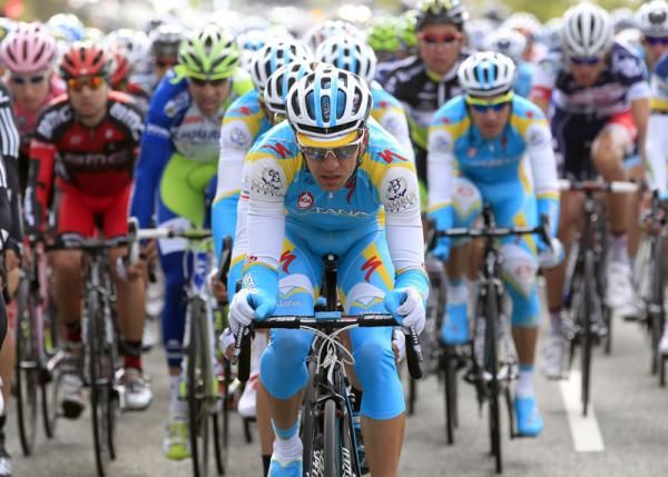 Kevin Seeldraeyers (Astana) sets the pace