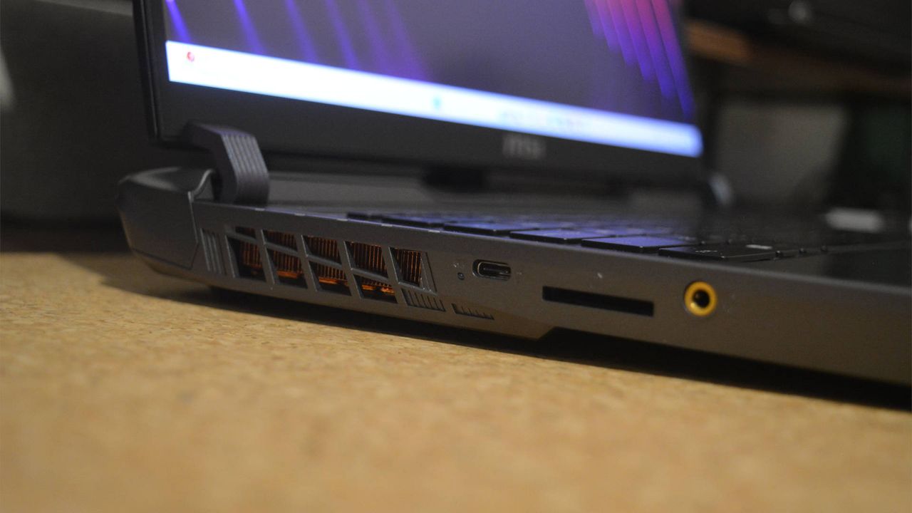 MSI Vector 17 HX AV14VGG gaming laptop