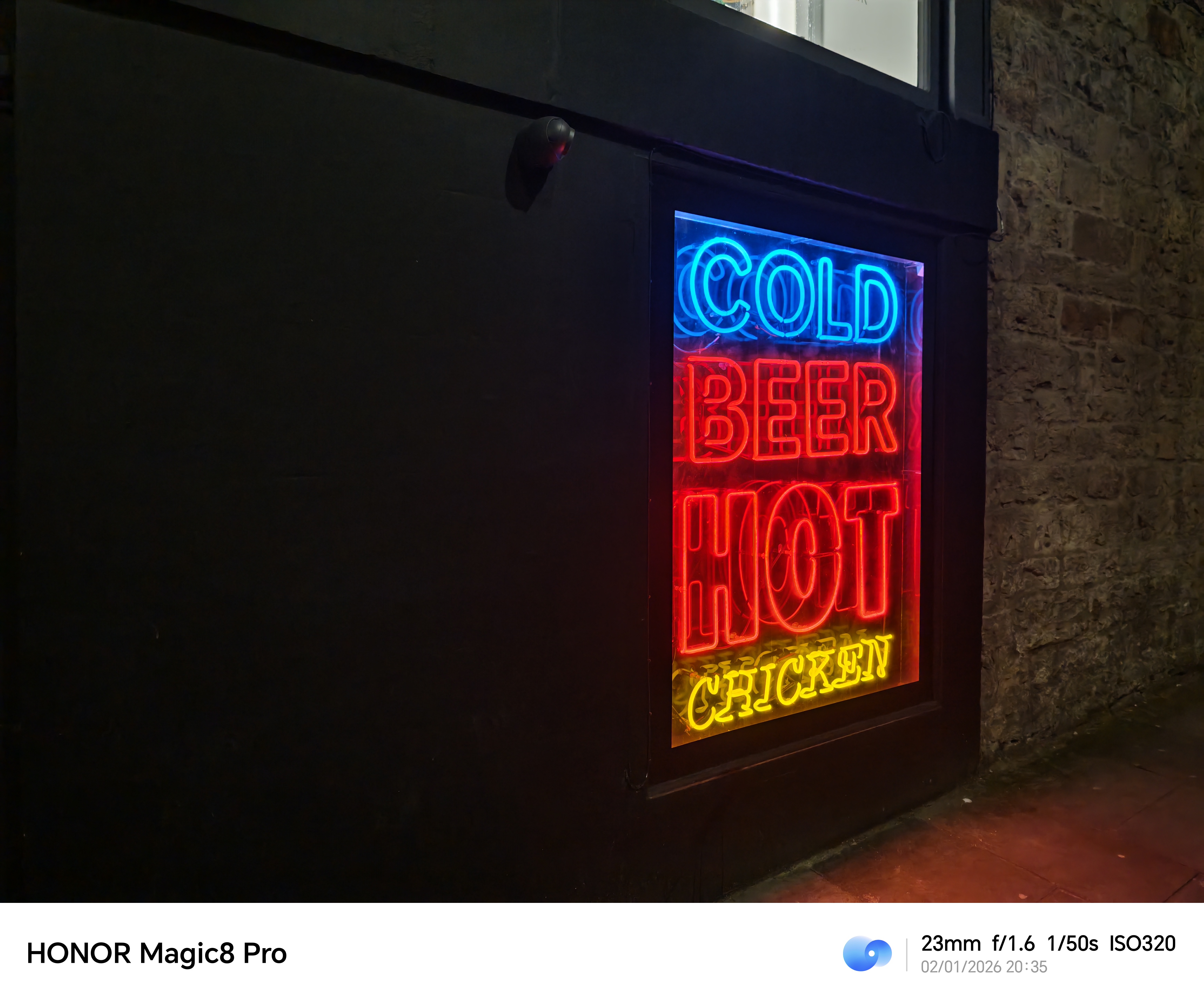 Honor Magic 8 Pro camera sample neon sign ISO320