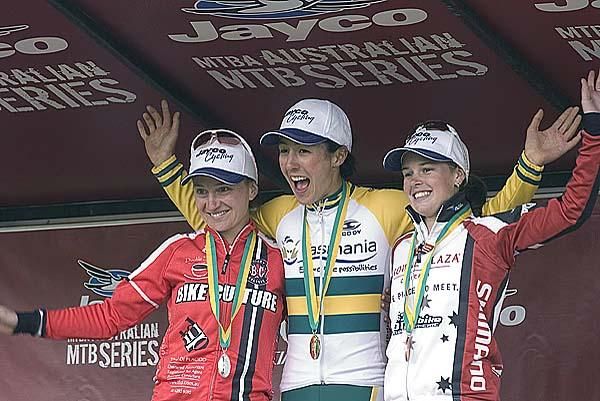 The podium for the elite women's short track.