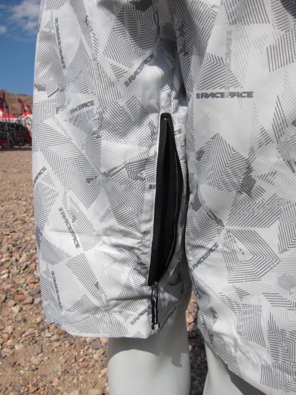 The Race Face Trigger shorts are built with surf-inspired quick-dry fabrics. Zippered vents add even more airflow when needed.