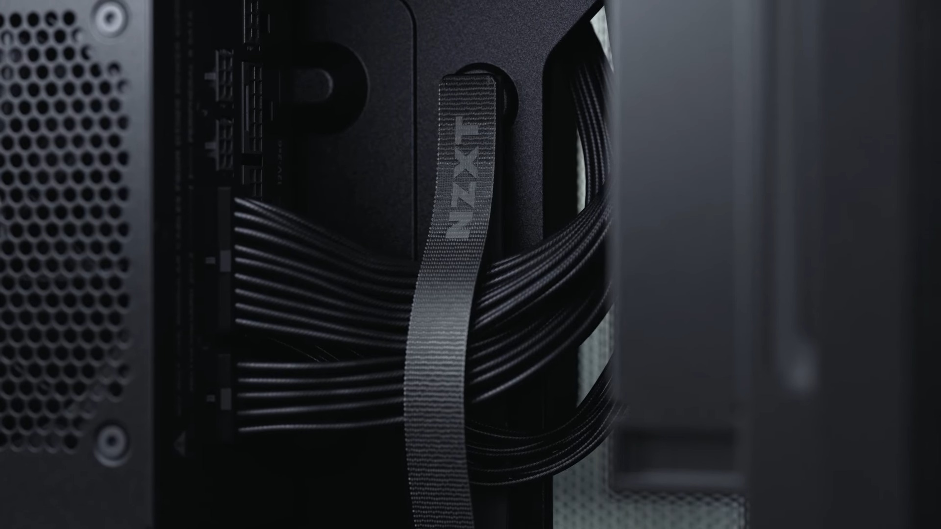 Cable ties in the NZXT H2 Flow