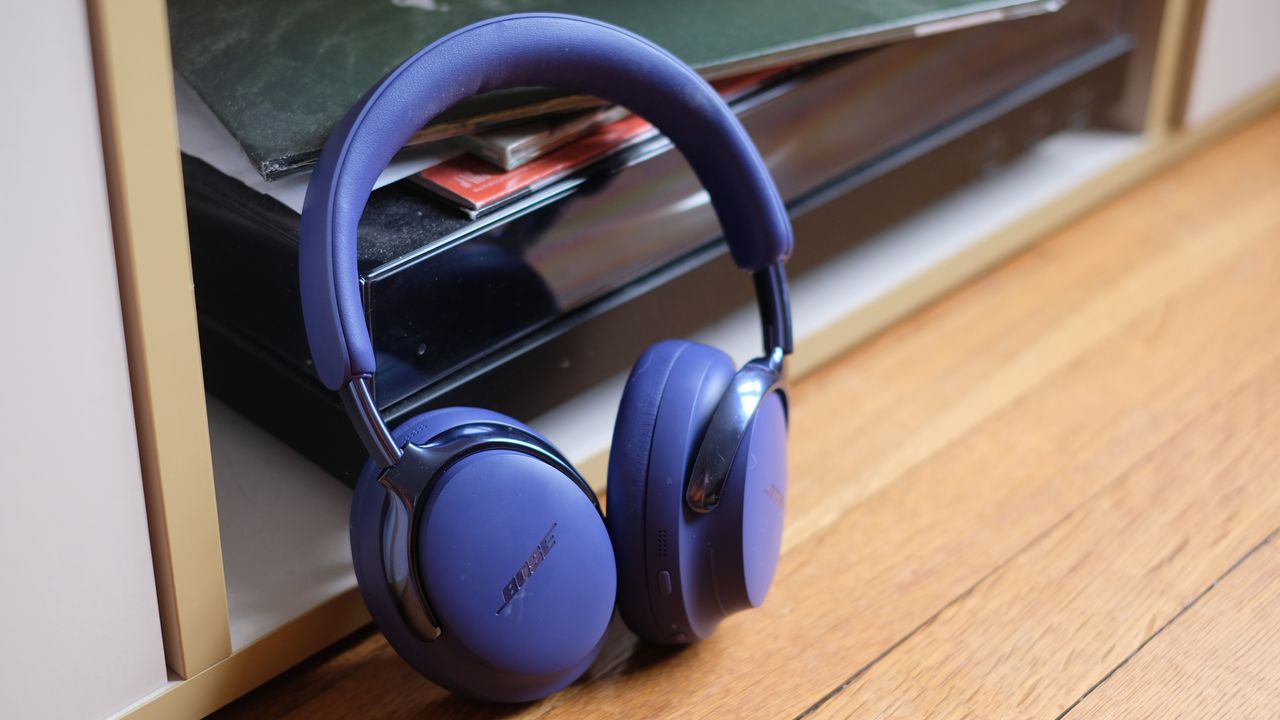 Photograph of Bose QuietComfort Ultra Headphones in Midnight Violet (purple)