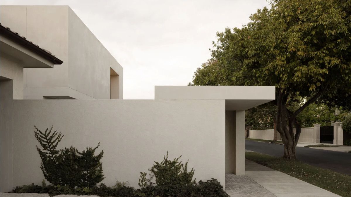 A midcentury house merges with 1990s apartments to create an unlikely family home
