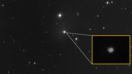 Photo of comet with a close-up of its coma showing off a distinctive spiral shape