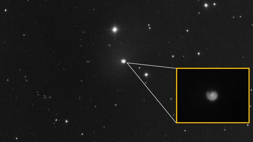 Photo of comet with a close-up of its coma showing off a distinctive spiral shape