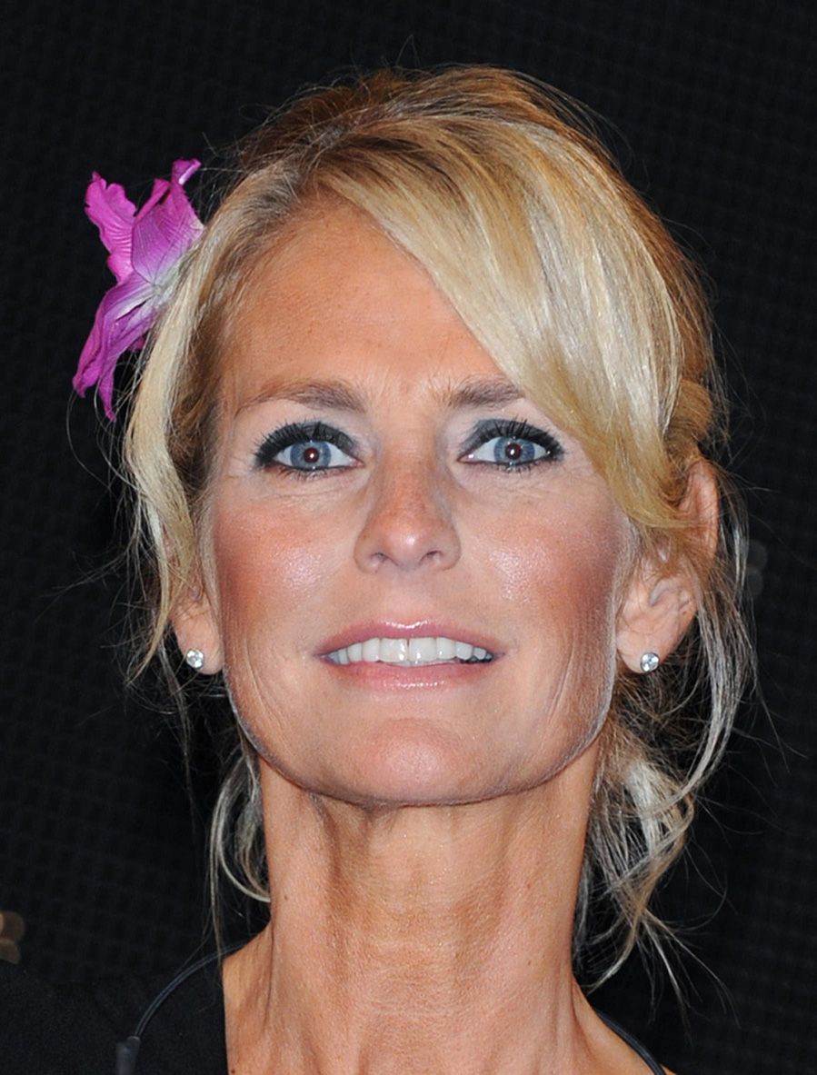 Ulrika Jonsson renews marriage vows