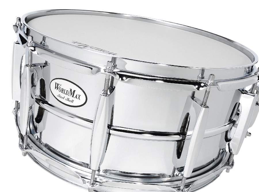 The lugs of the steel snare are reminiscent of Pearl&acute;s