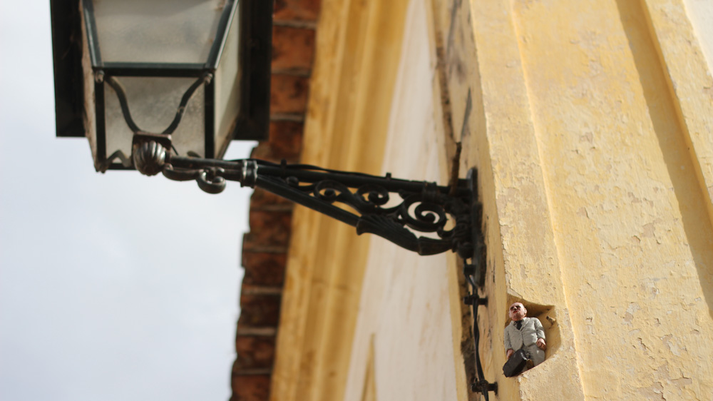 Isaac Cordal street art