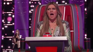 Kelly Clarkson in screenshot from The Voice 2021