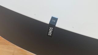 Sonos Play:5 showing touch controls and status light