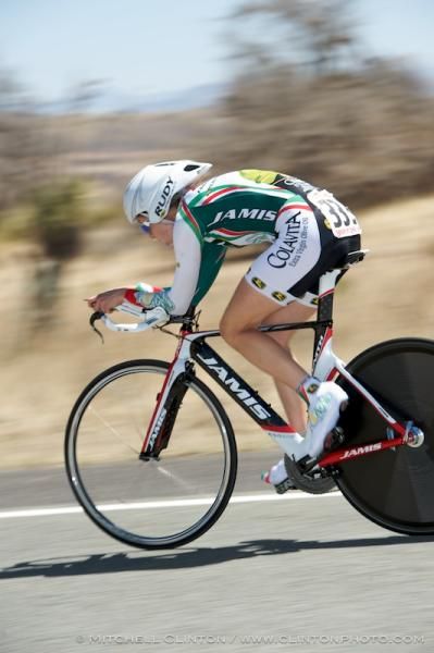 Janel Holcomb (Colavita/Forno d'Asolo) flies down the hill