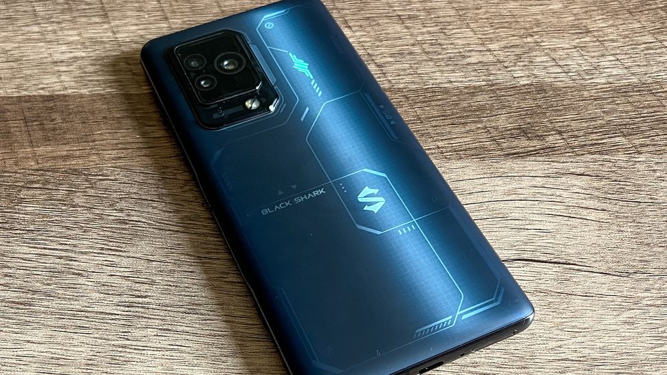 Black Shark 5 Pro review: 'A must-see for gamers who don't want to ...