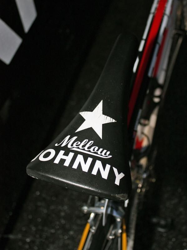 Armstrong has his usual Selle San Marco saddle on both bikes though the one on the primary rig is badged with the Mellow Johnny's logo.
