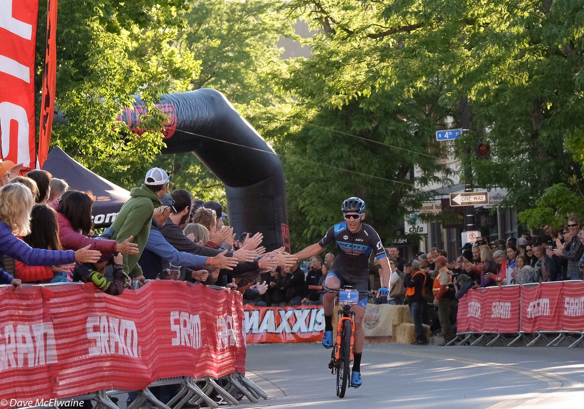 Geoff Kabush (Scott-Maxxis) had time to celebrate with the big crowd after a five-lap breakaway