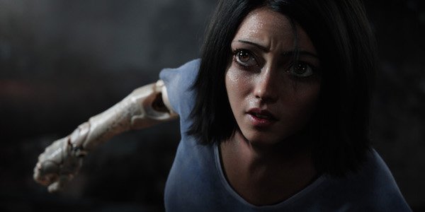 Rosa Salazar in motion capture as female cyborg in Alita: Battle Angel