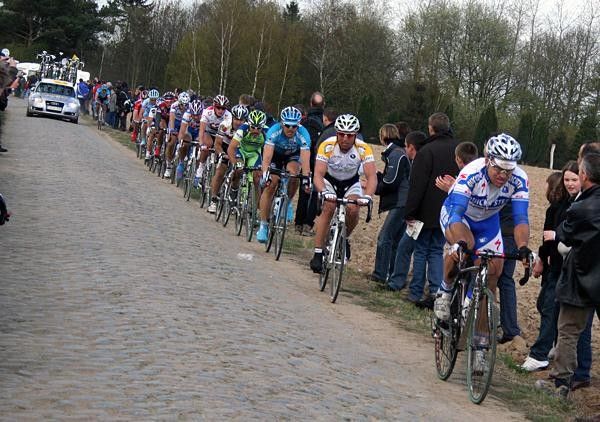 Steven De Jongh (Quick Step) leads a group with Stefan Wesemann (Collstrop), Roger Hammond (High Road), Christophe Mengin (Fran&ccedil;aise des Jeux) and Nick Nuyens (Cofidis).