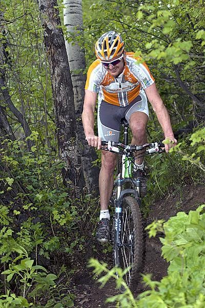 Landis negotiates some singletrack
