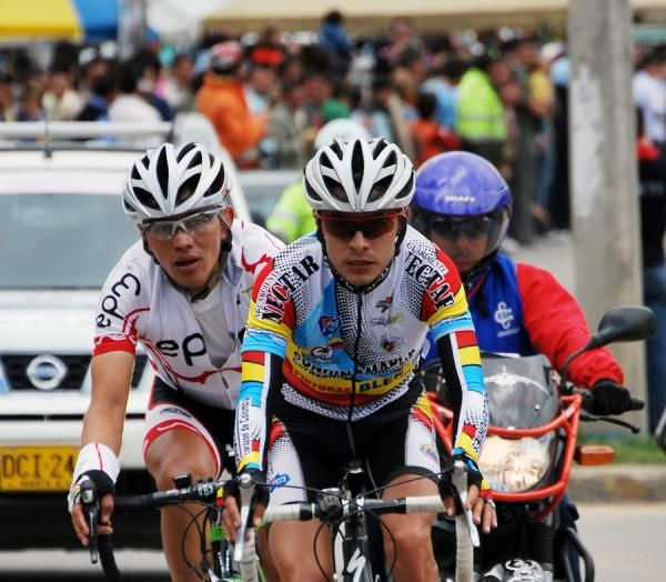 Fredy Piamonte (EPM-UNE) and stage winner Diego Calderon (Nectar de Cundi/Marca-Coldeportes-Pintu Bler).