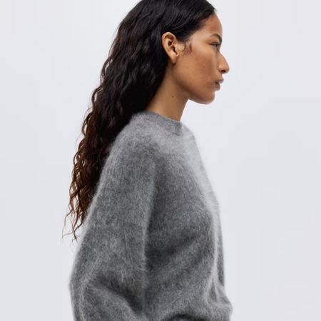 Model wears brushed cashmere jumper in grey