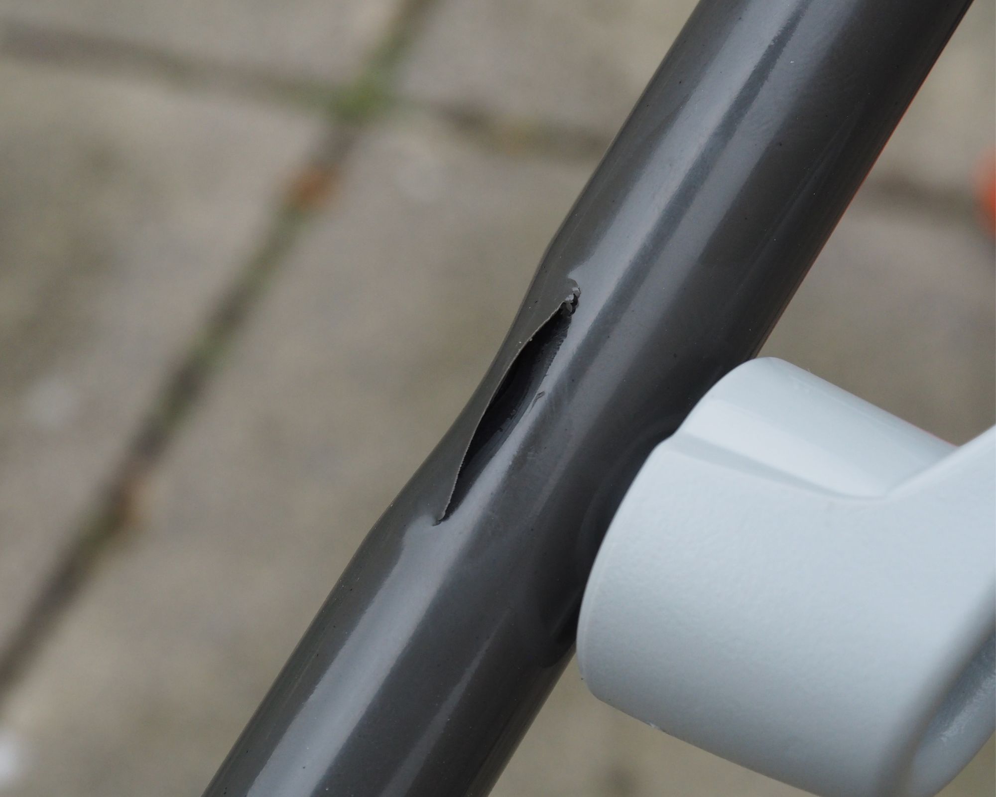 Handle covering spitting