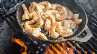 how to cook on a campfire: prawns on a skillet