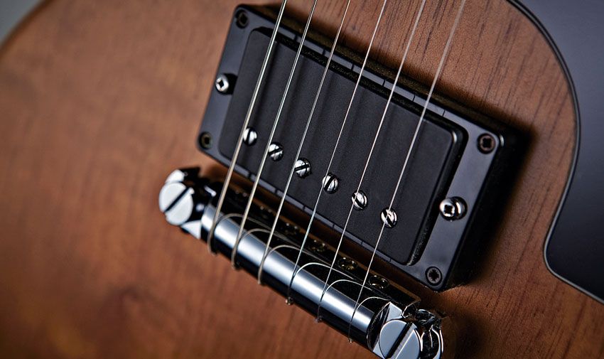 The GS-1's ceramic humbucker has a coil-split option, and plenty of clout